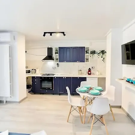 N10 By Alezzi Apartment